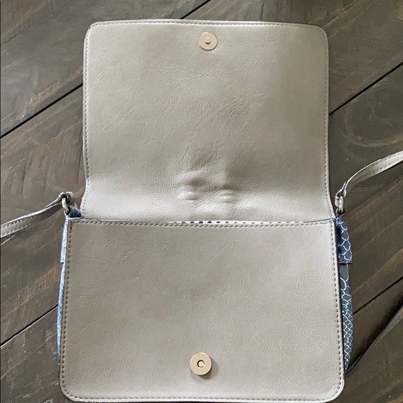 Gianni Bini Crossbody - Picture 7 of 8